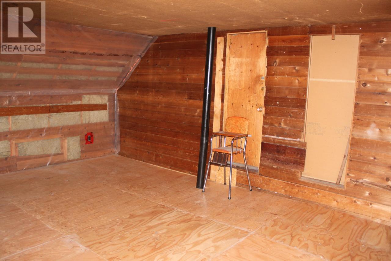  93 5TH  NW Avenue, Nakusp