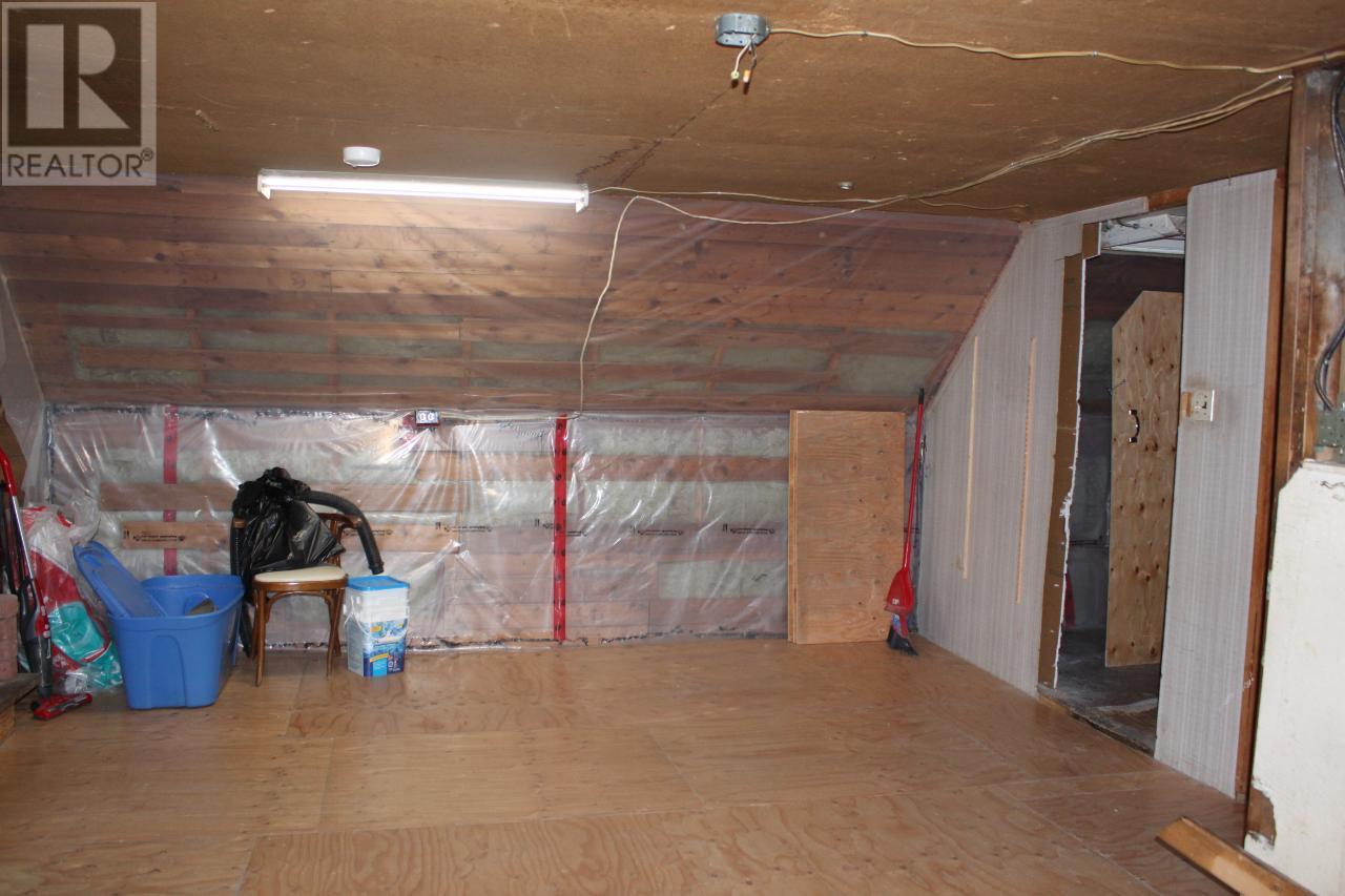  93 5TH  NW Avenue, Nakusp