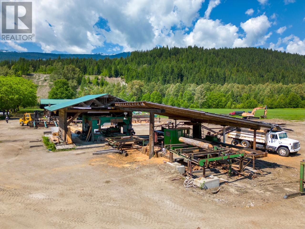 209 LARDEAU RIVER Road, Meadow Creek