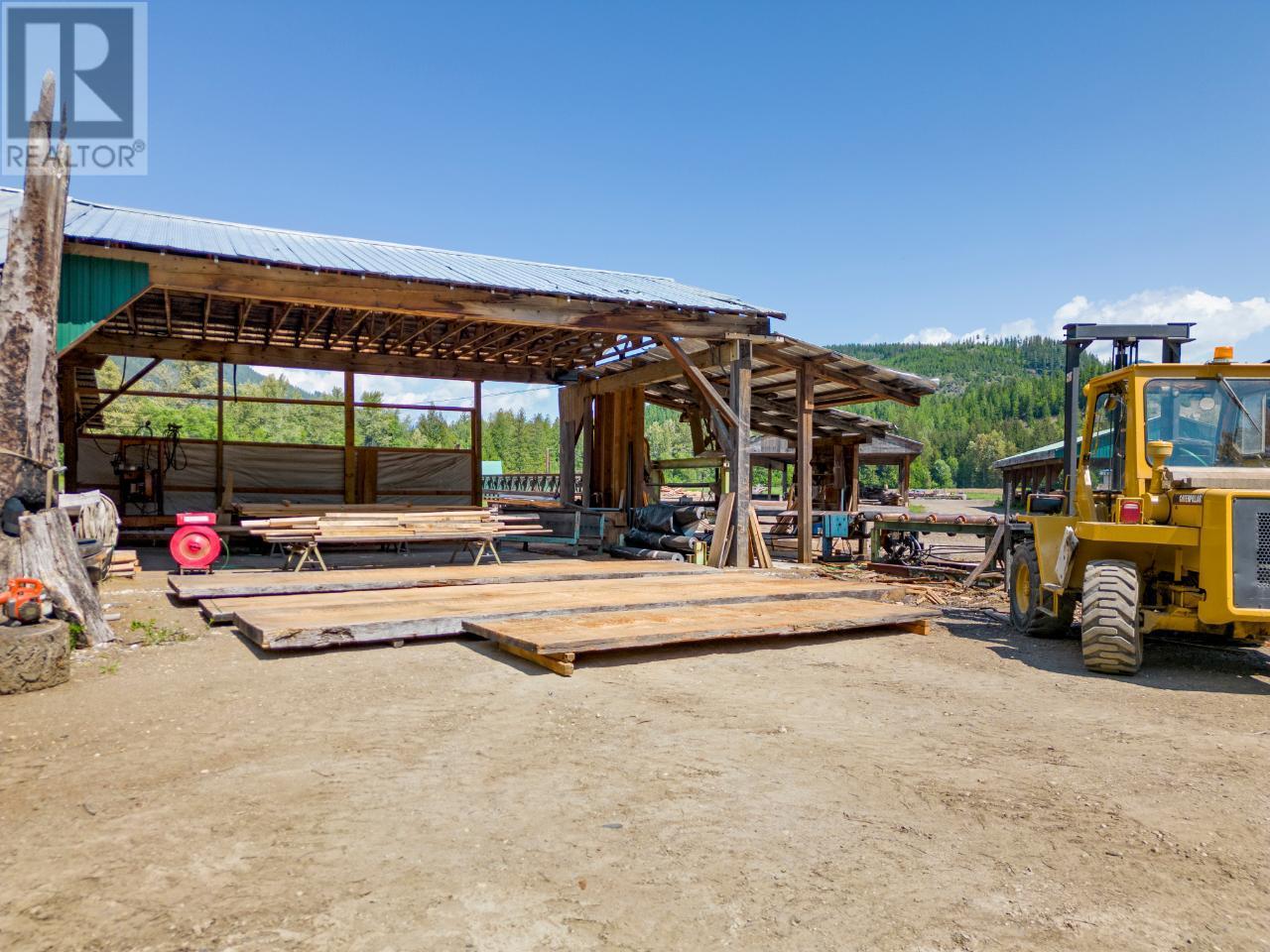 209 LARDEAU RIVER Road, Meadow Creek