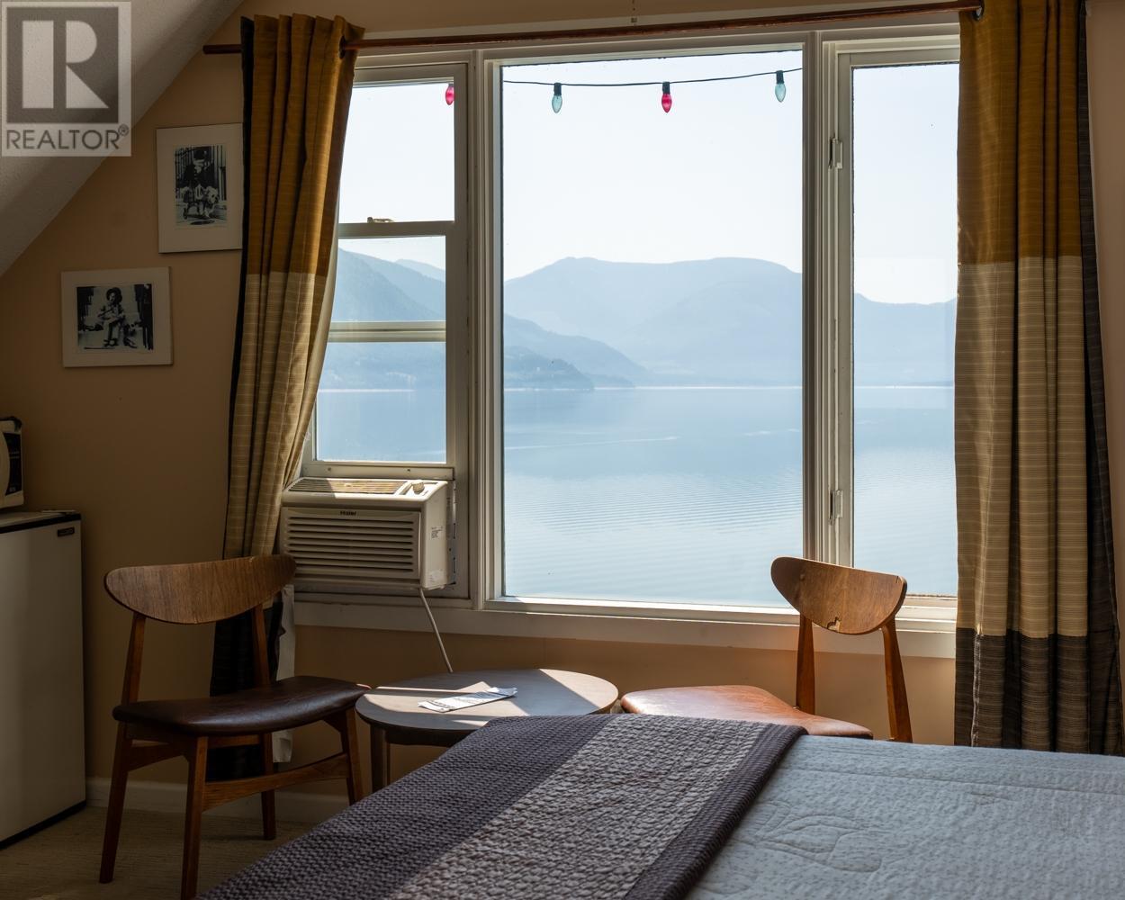 92 4TH Avenue, Nakusp