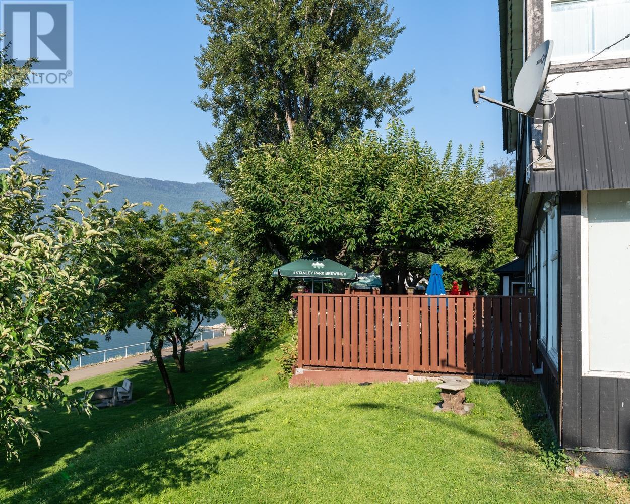 92 4TH Avenue, Nakusp
