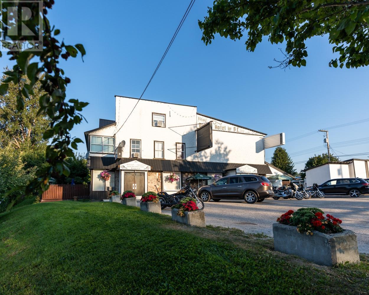 92 4TH Avenue, Nakusp