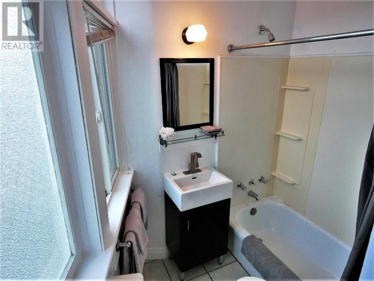  330 COLUMBIA Avenue, Castlegar