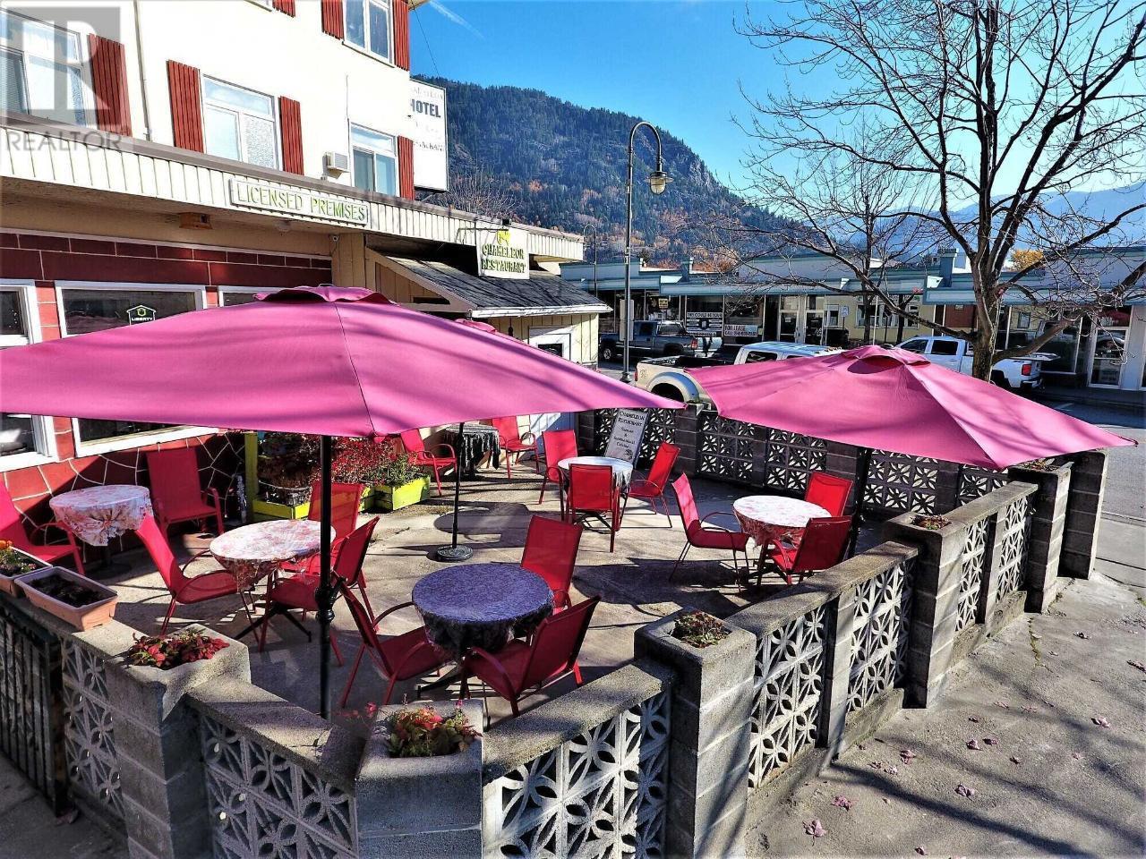  330 COLUMBIA Avenue, Castlegar