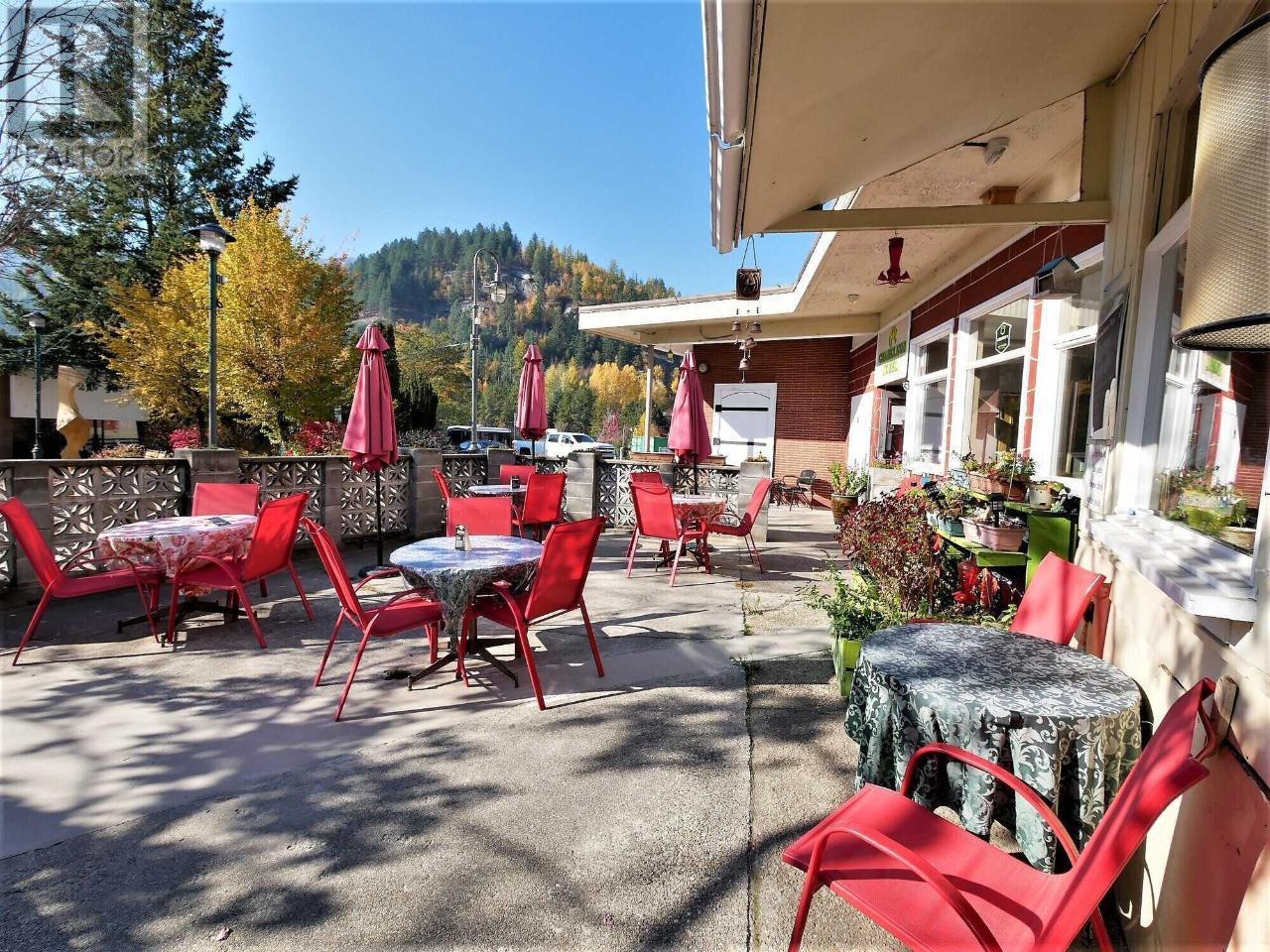  330 COLUMBIA Avenue, Castlegar