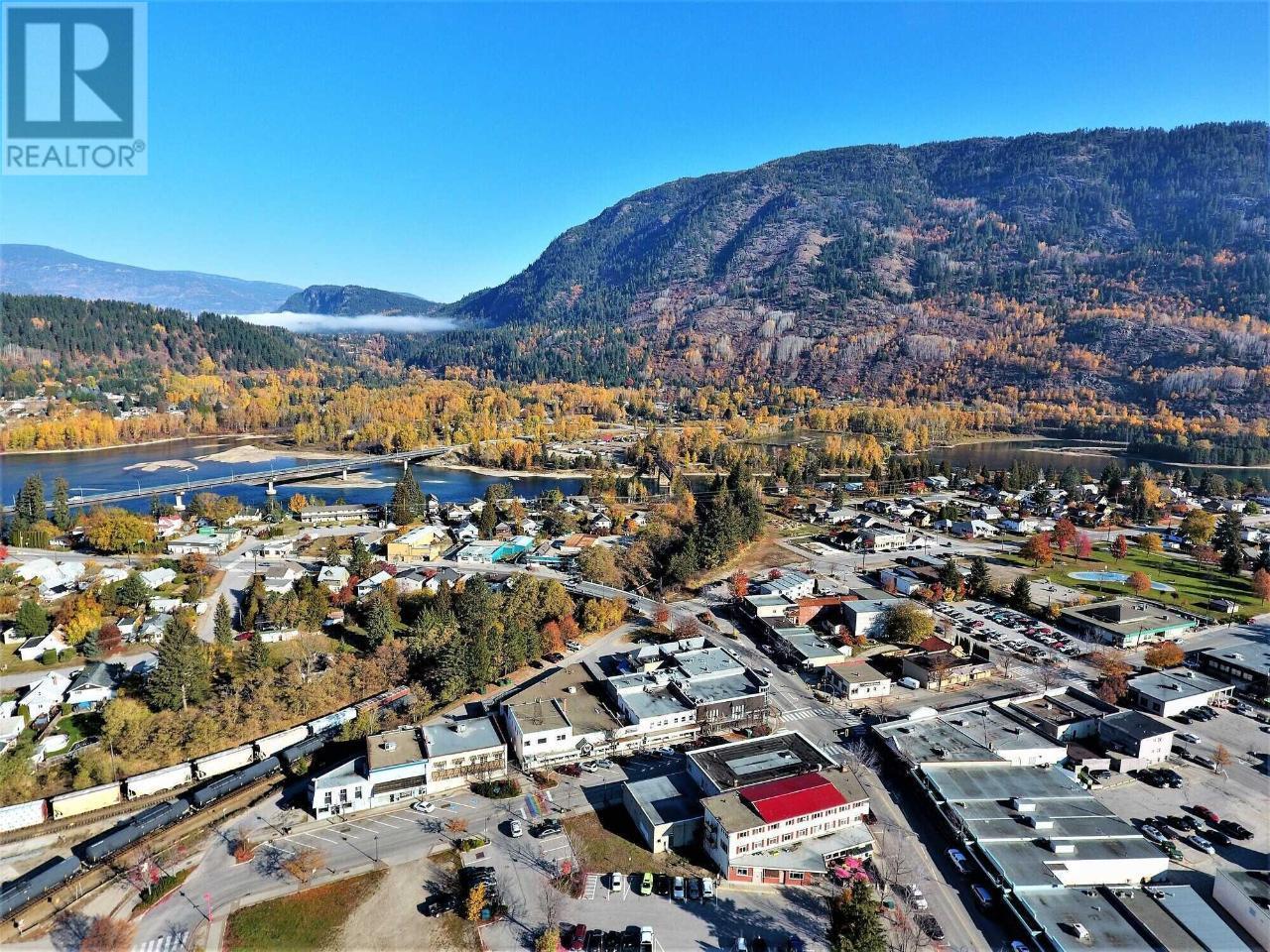  330 COLUMBIA Avenue, Castlegar
