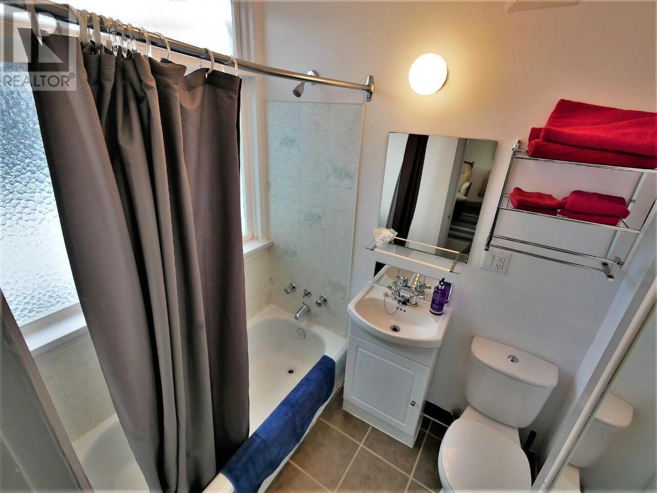  330 COLUMBIA Avenue, Castlegar