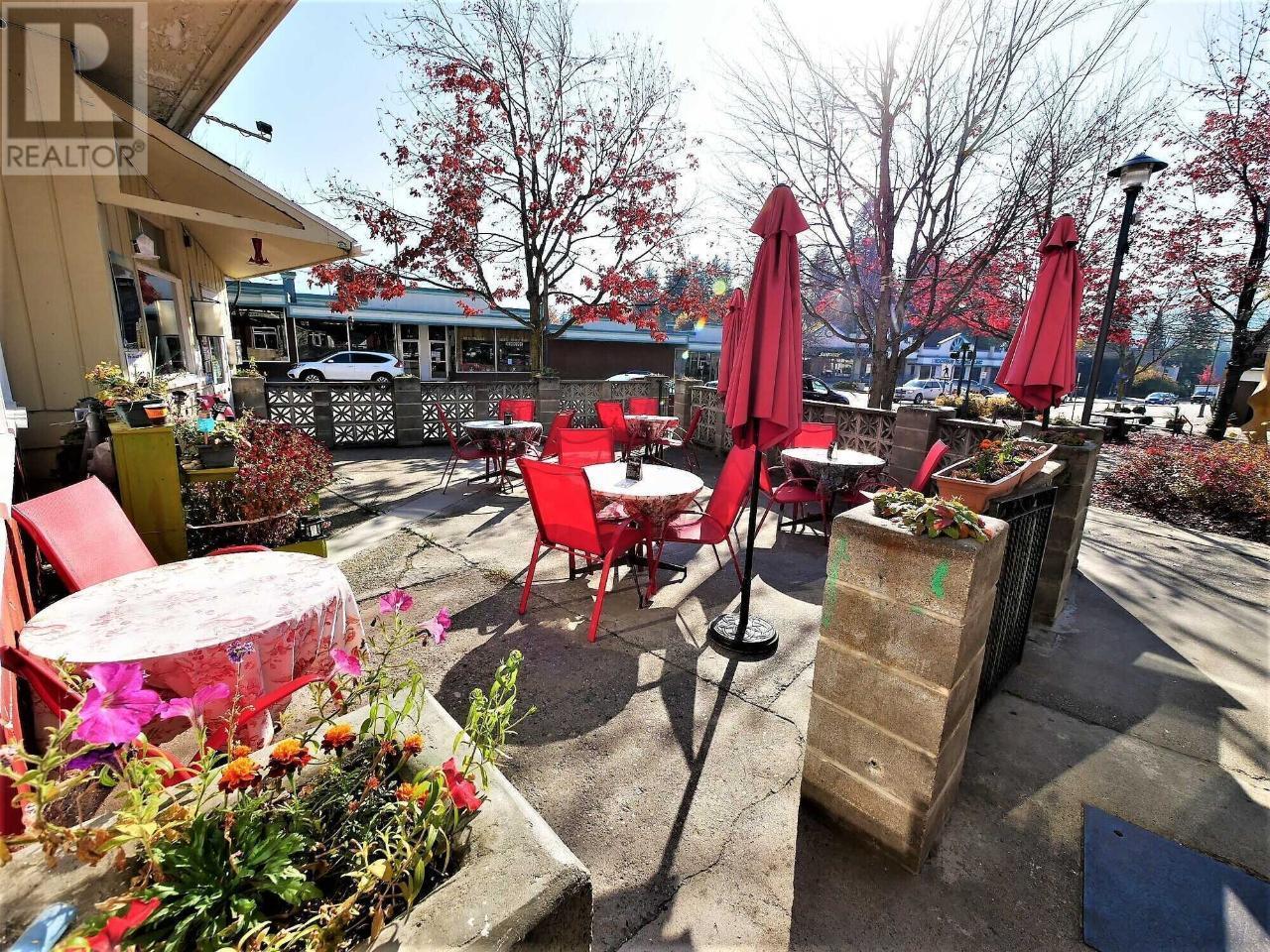  330 COLUMBIA Avenue, Castlegar