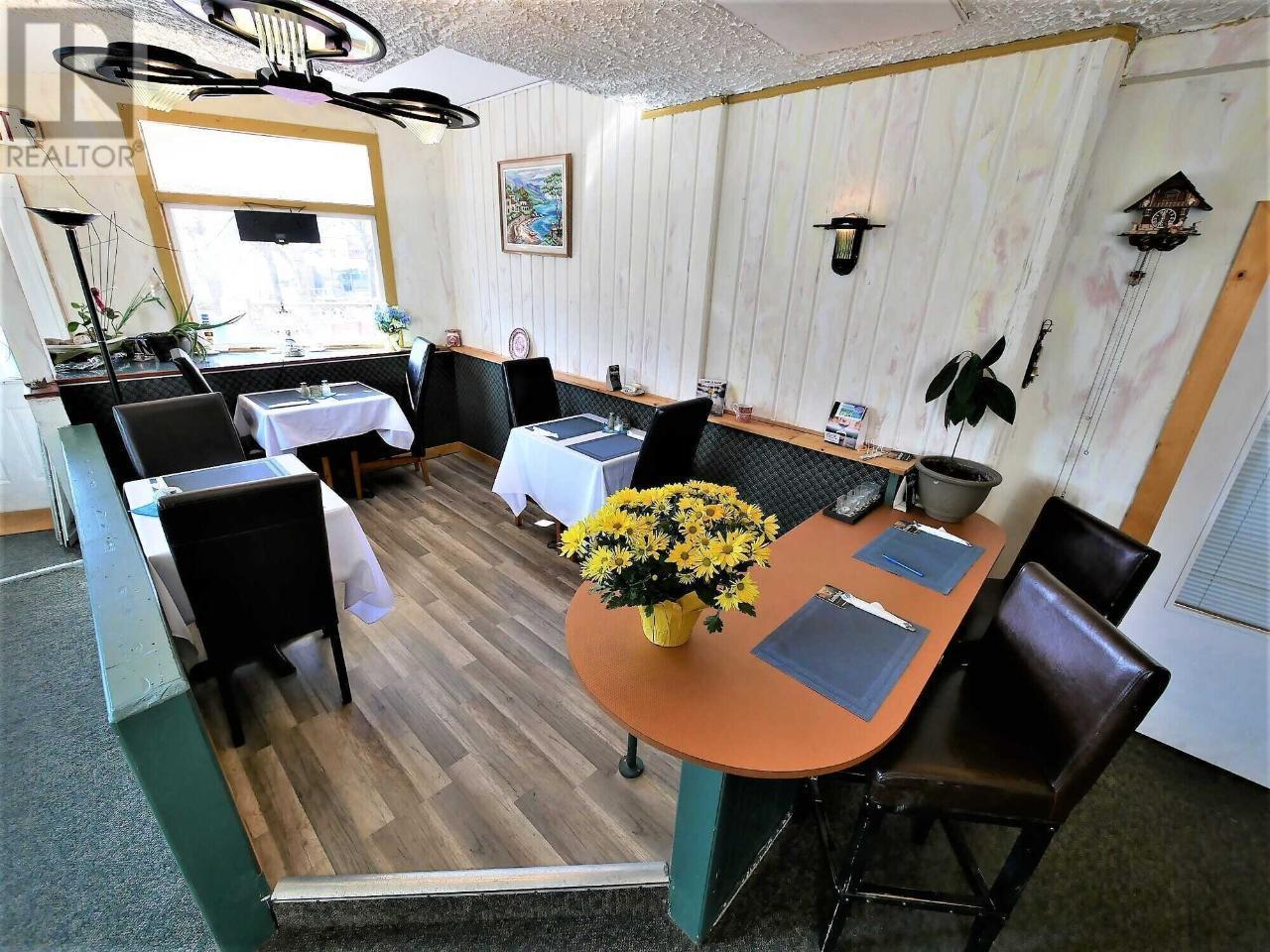  330 COLUMBIA Avenue, Castlegar