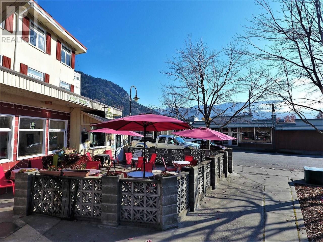  330 COLUMBIA Avenue, Castlegar