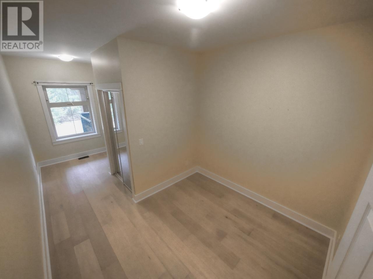 #9 912 SLOCAN Street - 8