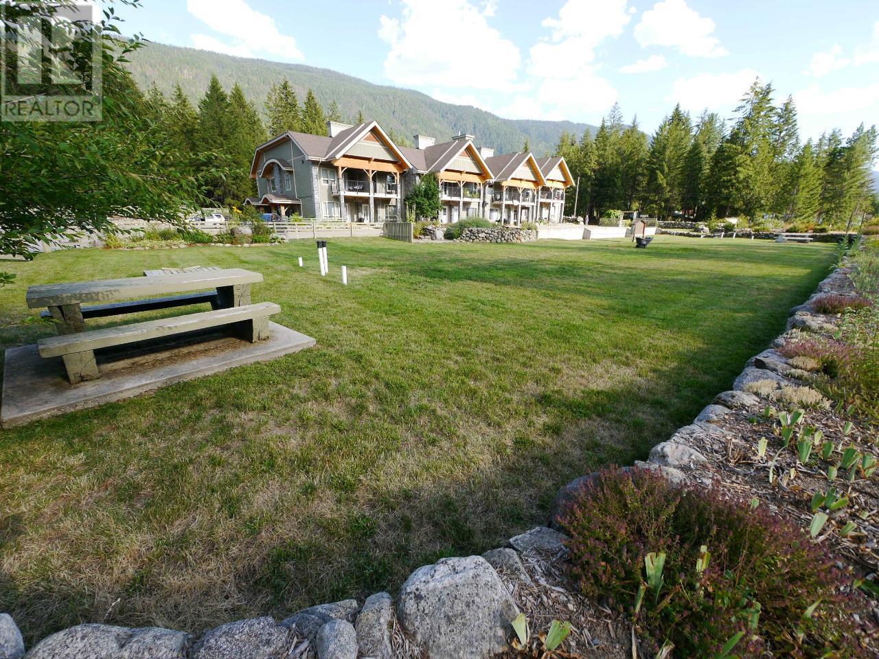 912 SLOCAN Street Unit# 9, Slocan