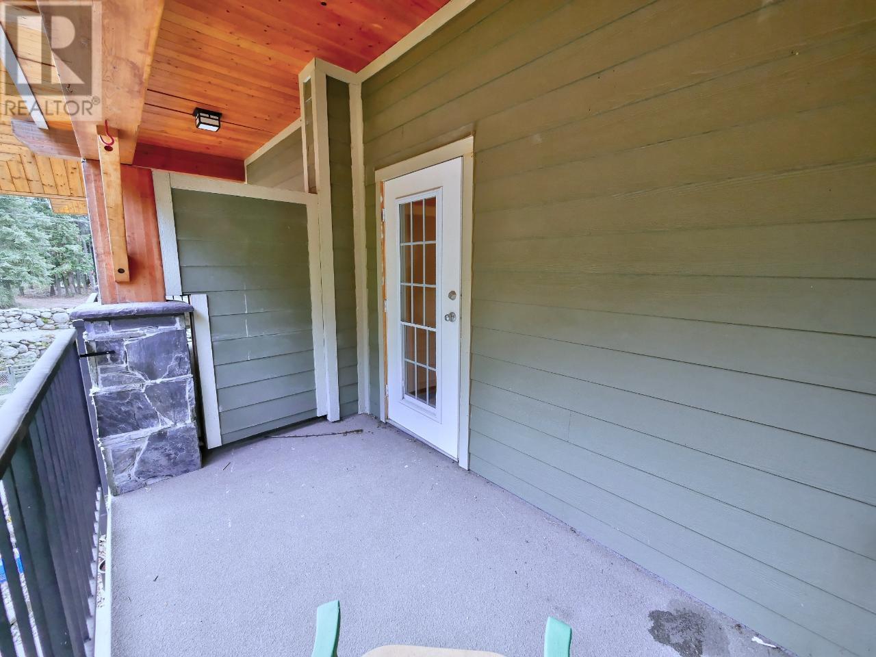 #9 912 SLOCAN Street - 4