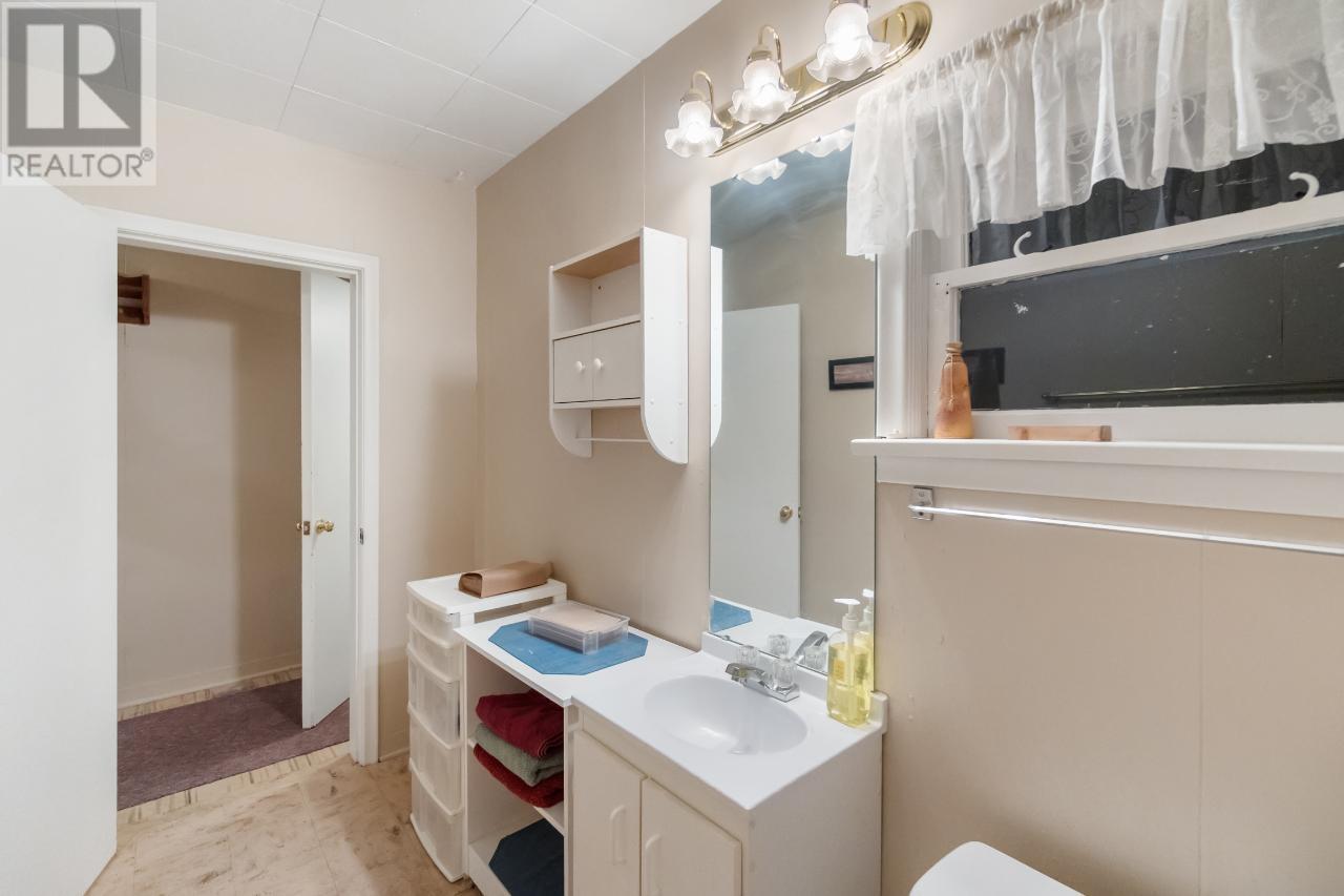  2593 Broadwater Road, Castlegar