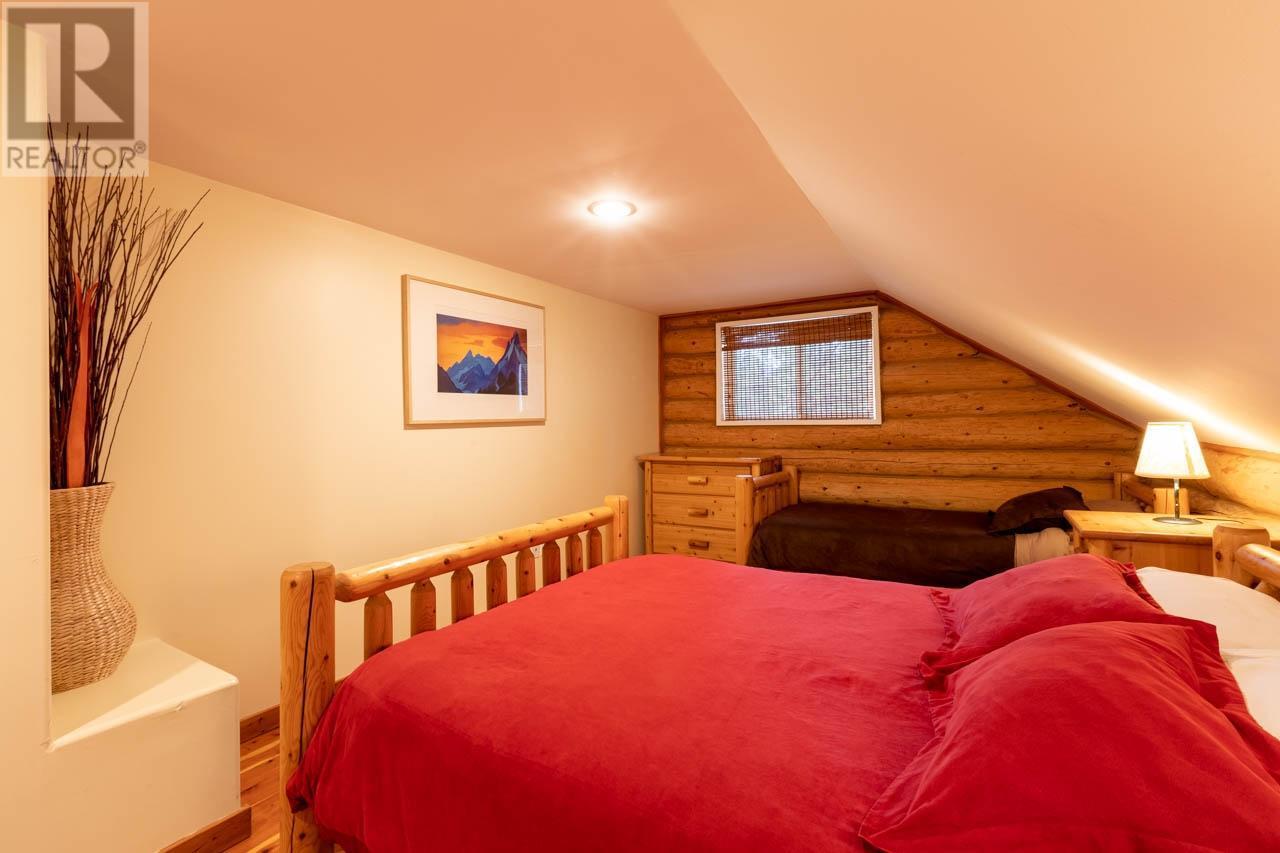  823 CRANDALL Road, Golden