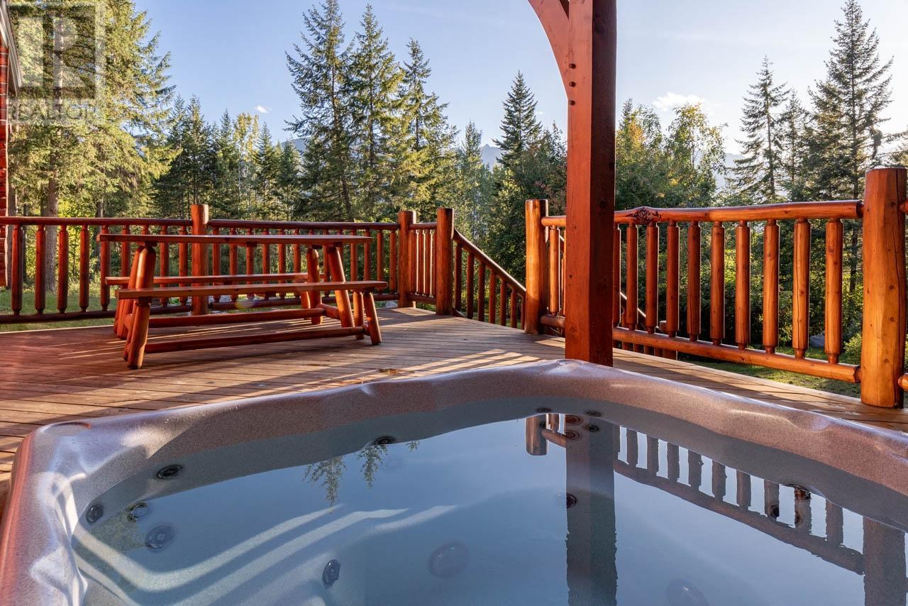  823 CRANDALL Road, Golden