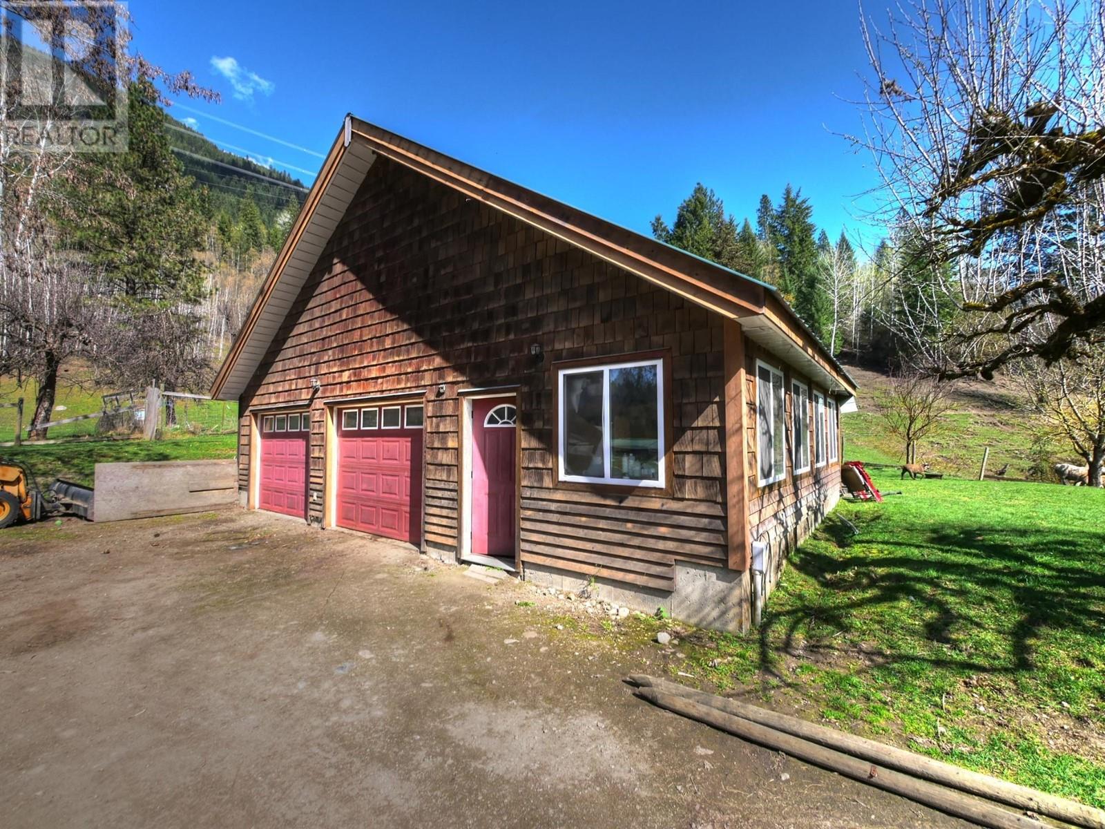 2960 UPPER SLOCAN PARK Road, Slocan Park
