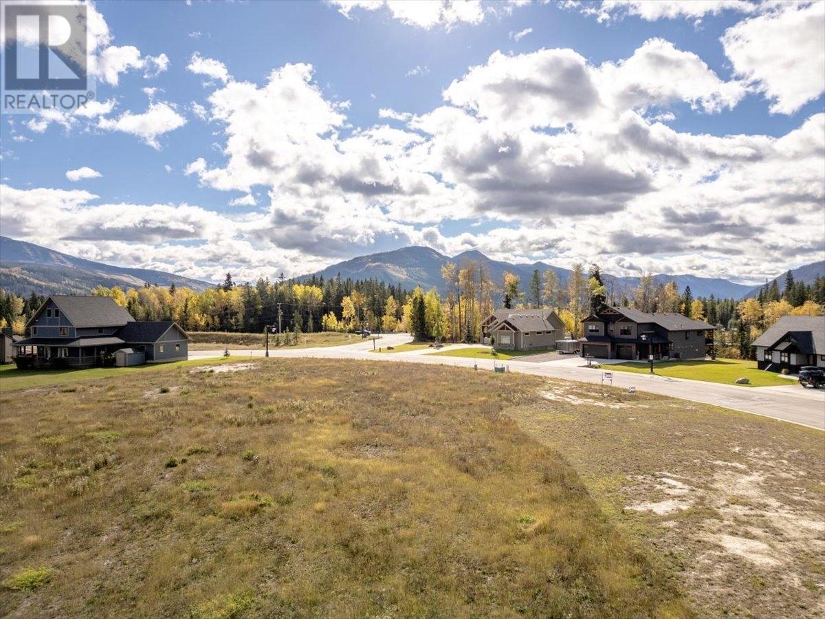 Photo 3 of 2107 Whiskey Jack Drive, Sparwood BC
