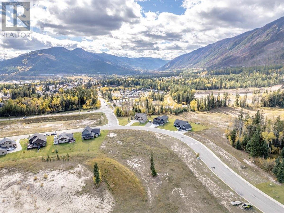 Photo 14 of 2107 Whiskey Jack Drive, Sparwood BC