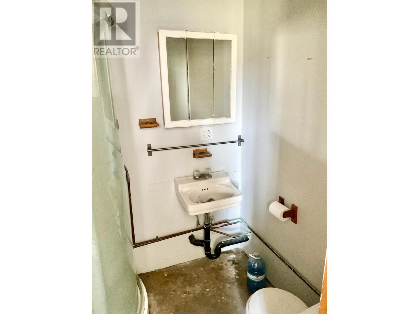 618 KIMBERLEY AVENUE N - 21