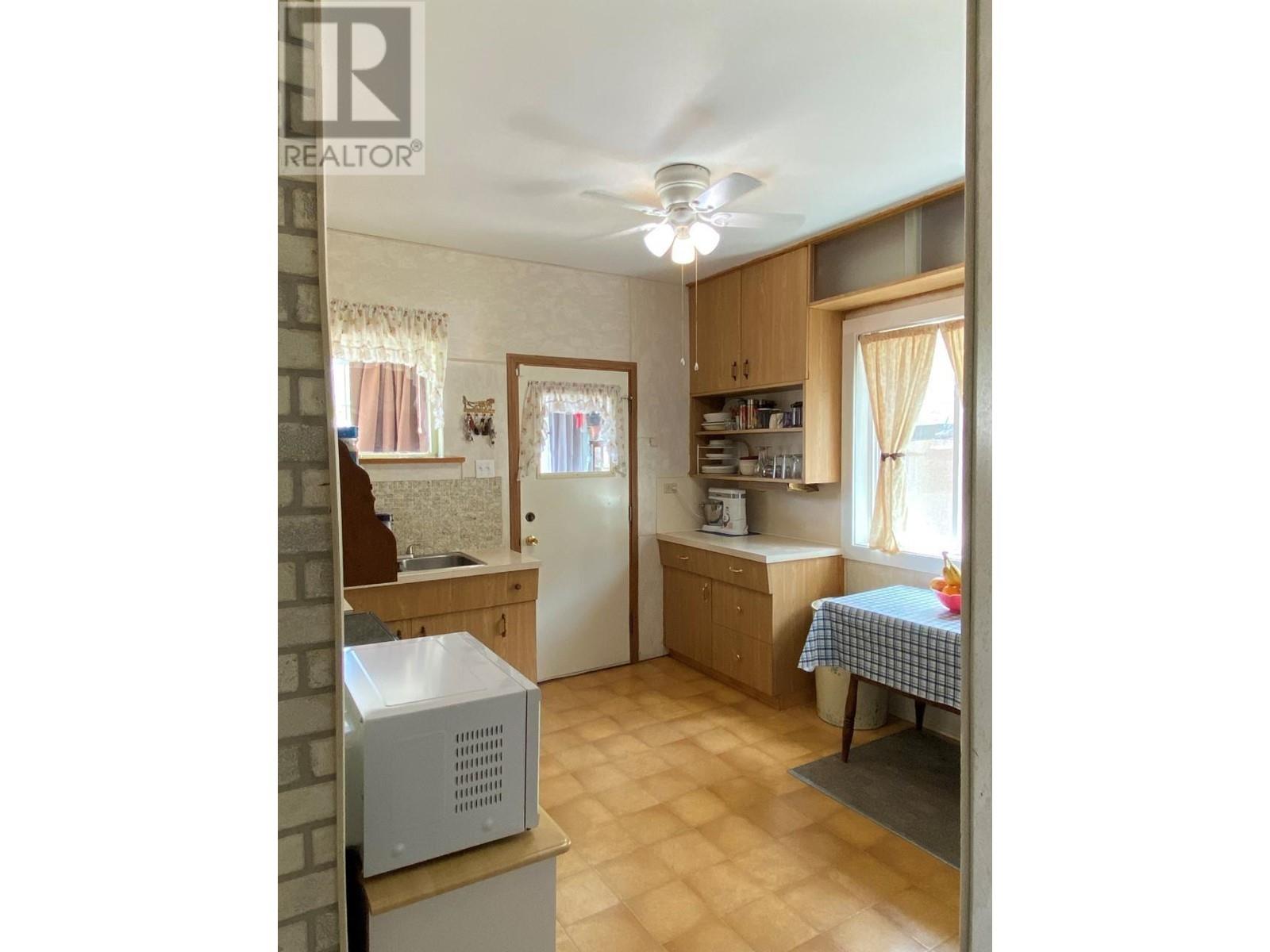 598 BINNS Street, Trail