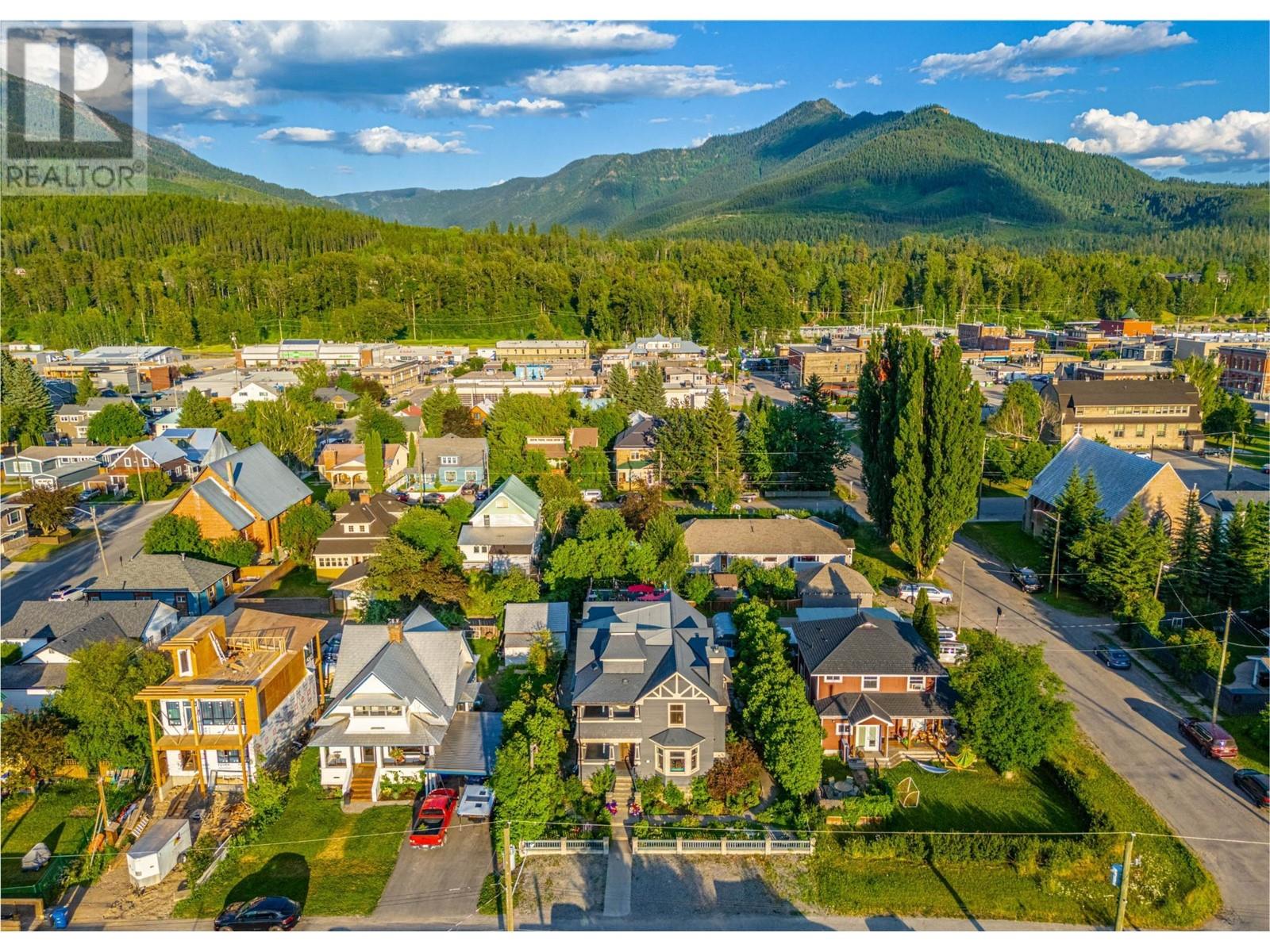 622 5TH Avenue - 67