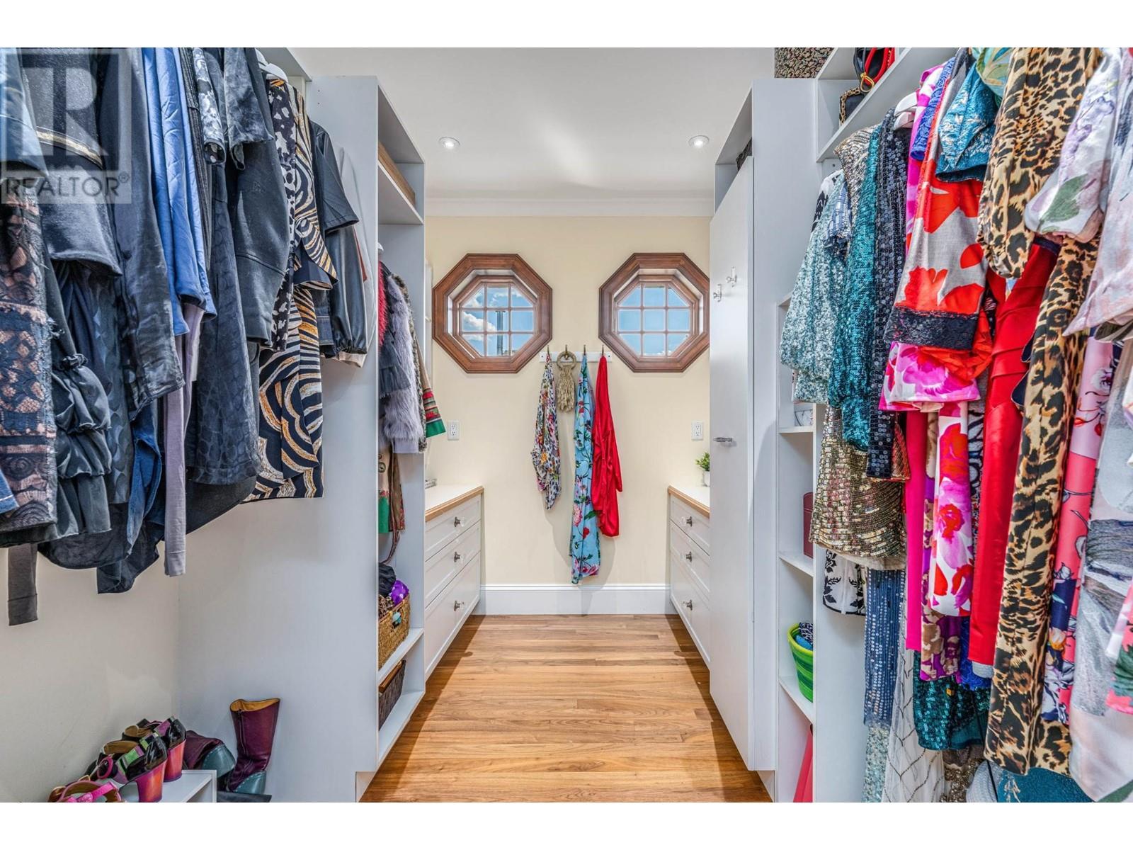 622 5TH Avenue - 34