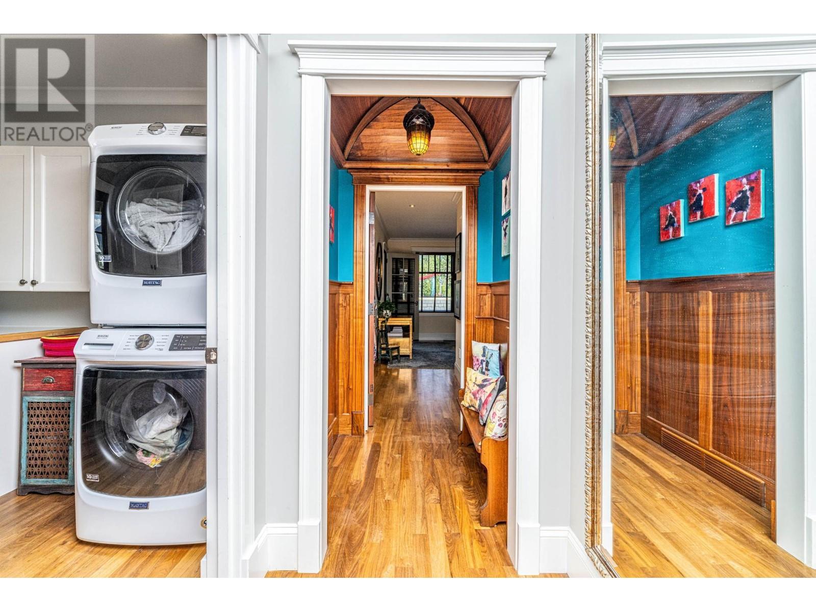 622 5TH Avenue - 44