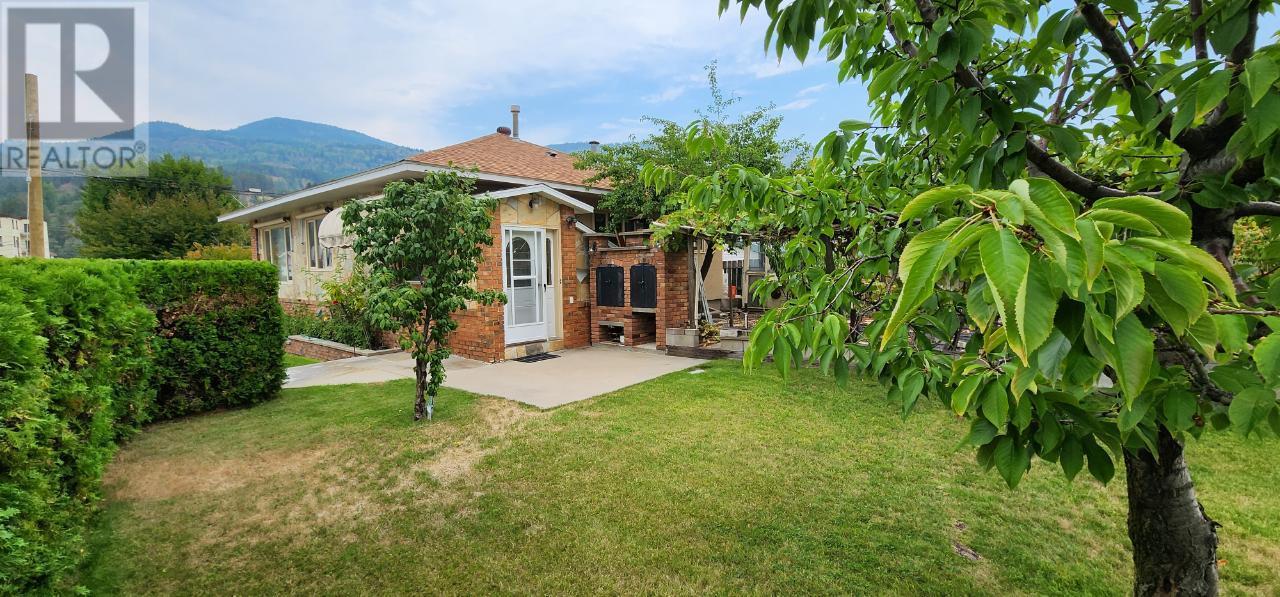 1912 THIRD Avenue, Trail