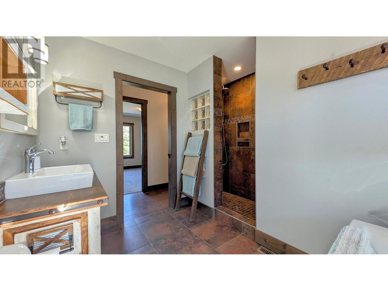 3271 41ST  S Avenue, Cranbrook