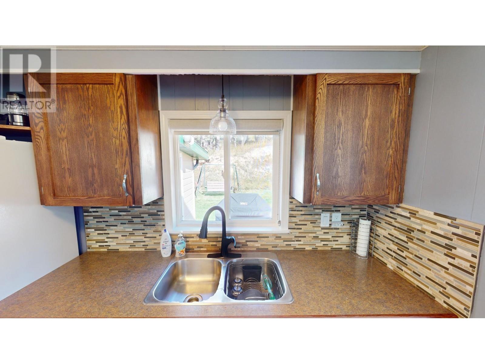 Photo 20 of 5670 Glenmore Drive, Edgewater BC