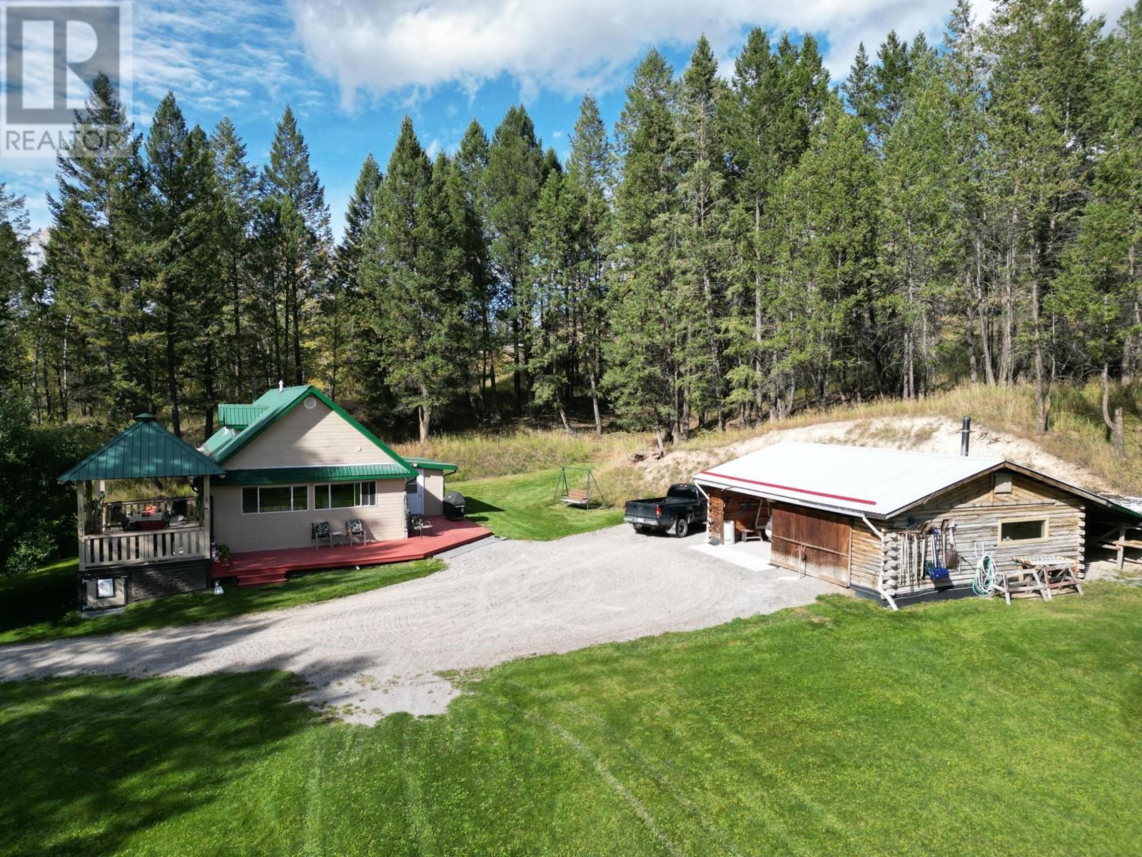 Photo 4 of 5670 Glenmore Drive, Edgewater BC