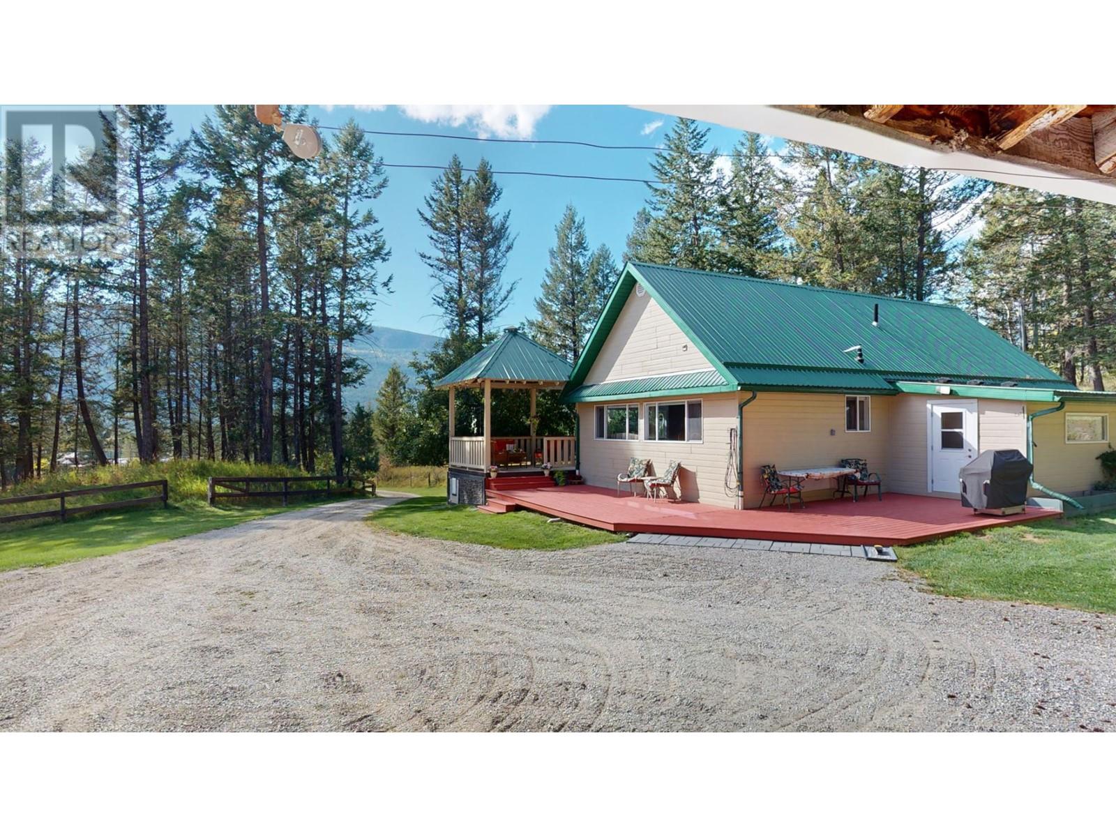 Photo 3 of 5670 Glenmore Drive, Edgewater BC