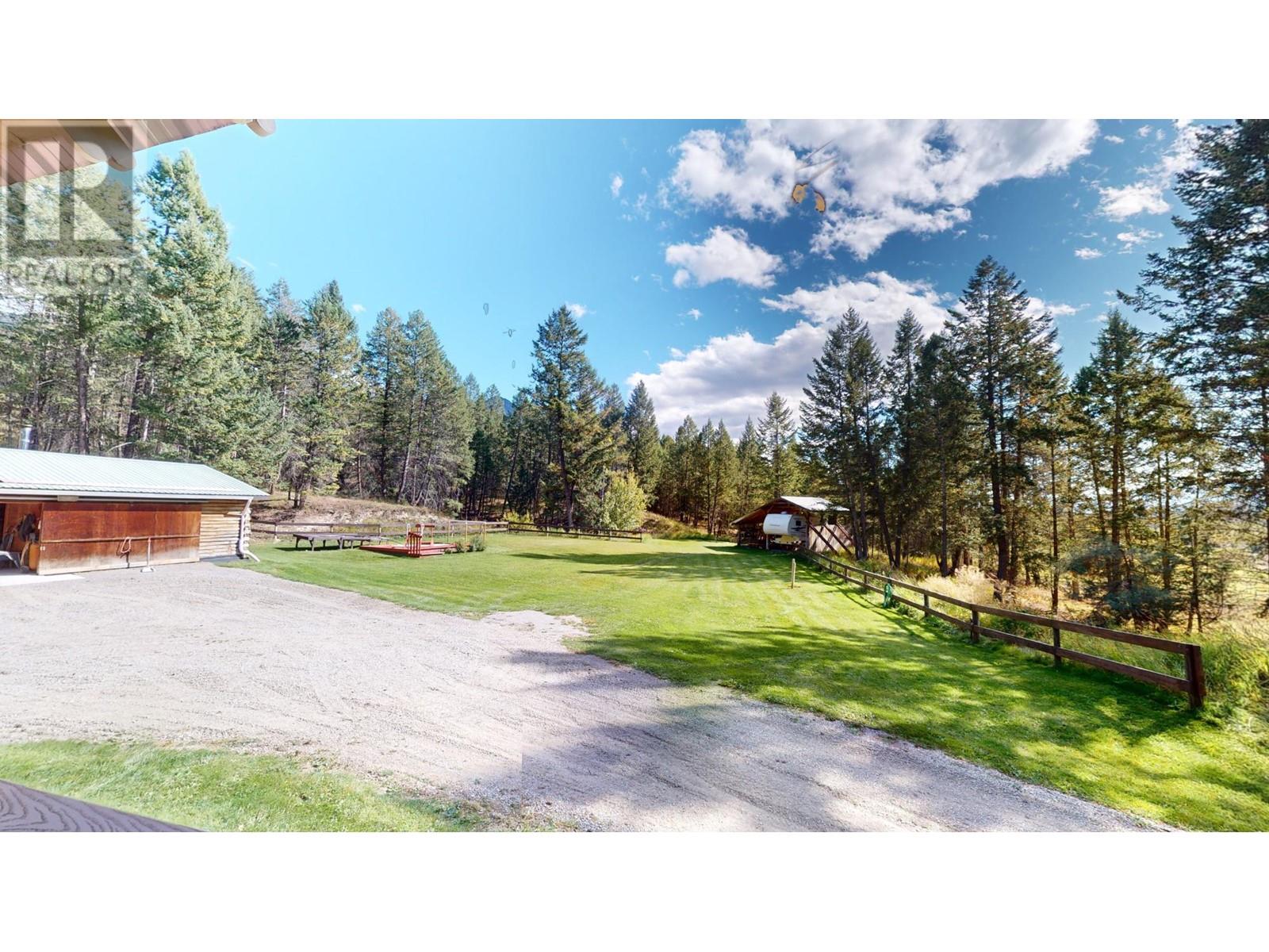 Photo 32 of 5670 Glenmore Drive, Edgewater BC