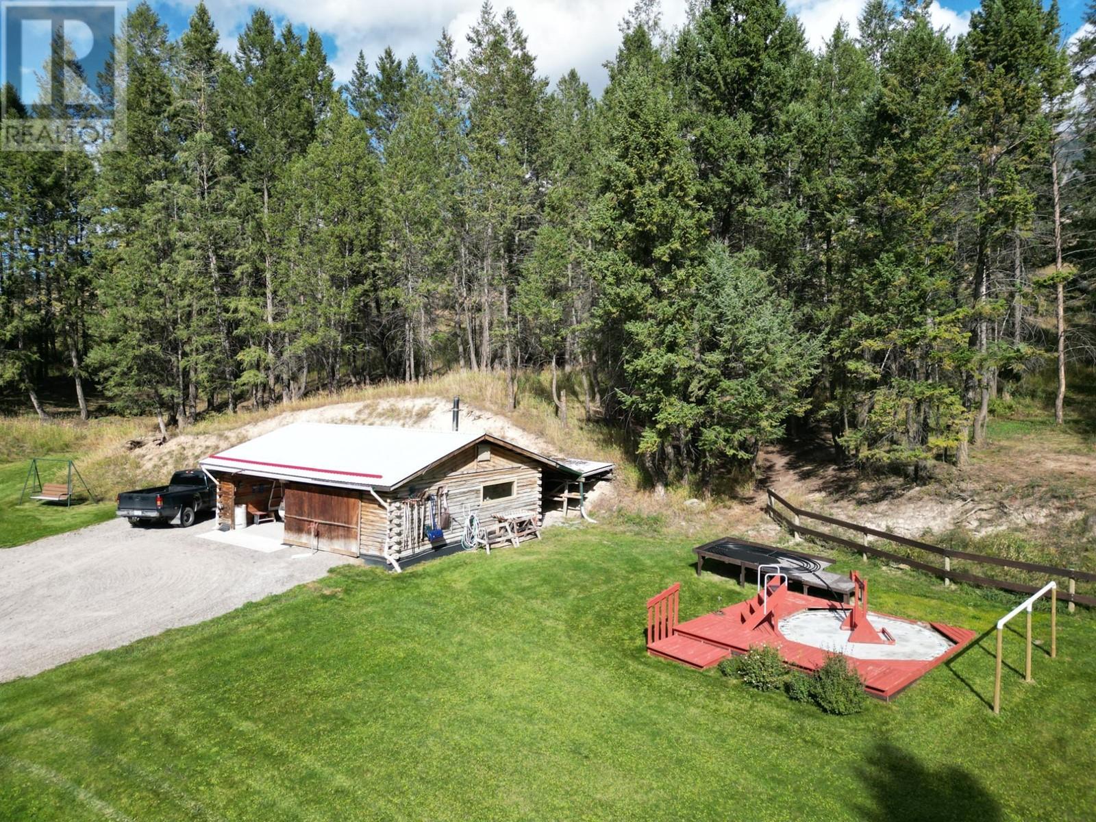 Photo 5 of 5670 Glenmore Drive, Edgewater BC