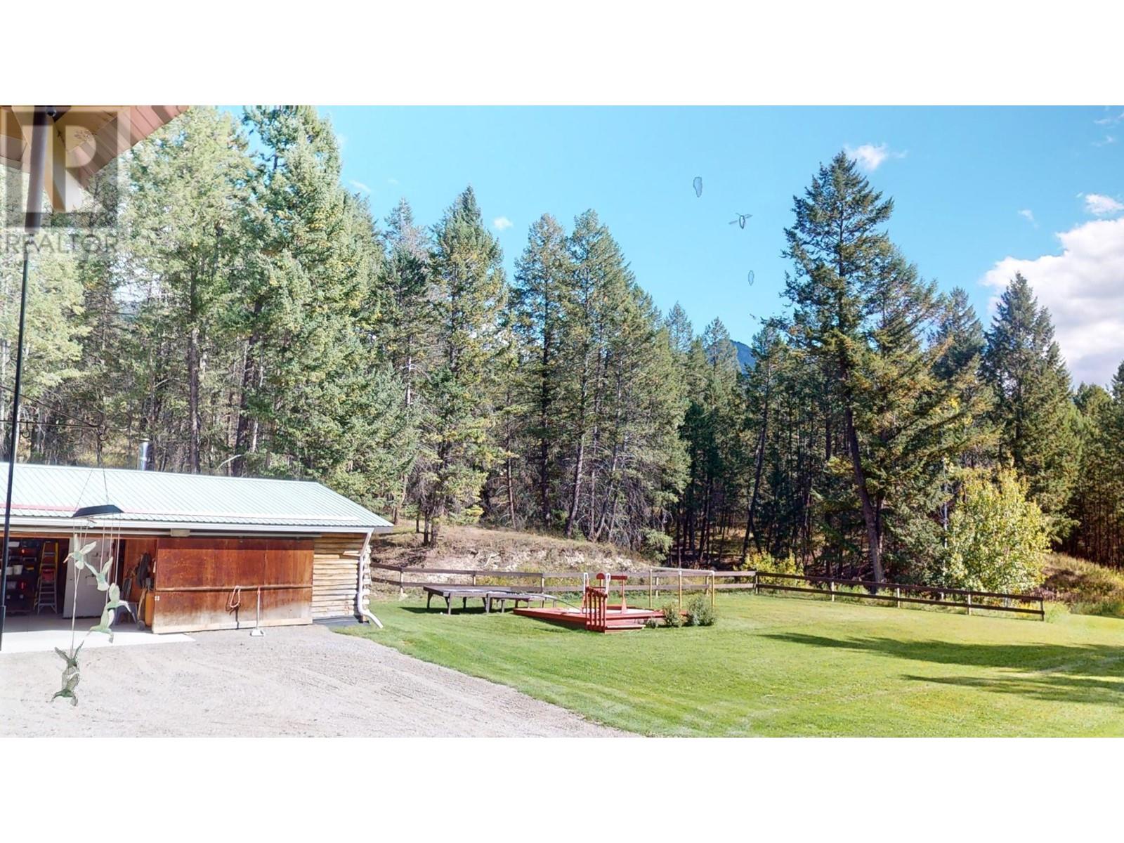 Photo 33 of 5670 Glenmore Drive, Edgewater BC