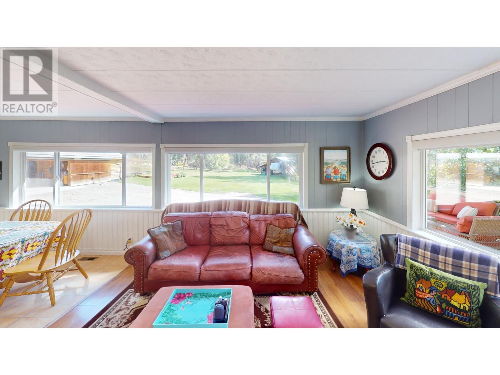 Photo 15 of 5670 Glenmore Drive, Edgewater BC