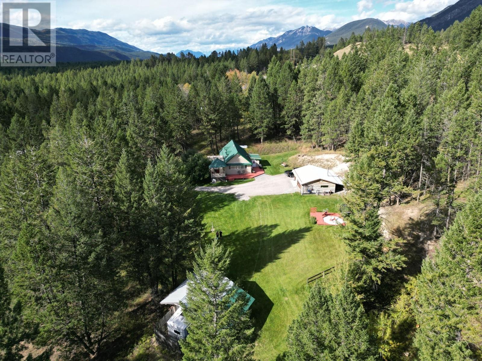 Photo 2 of 5670 Glenmore Drive, Edgewater BC