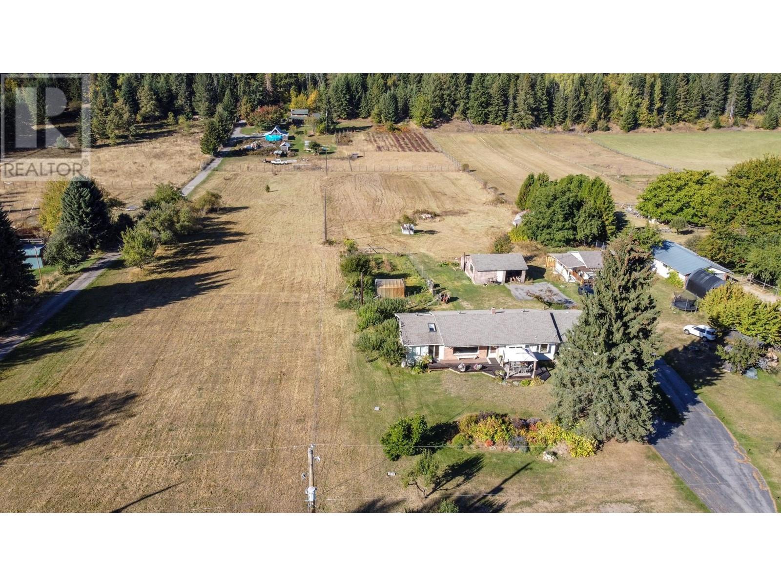 2697 SHOREACRES Road, Castlegar