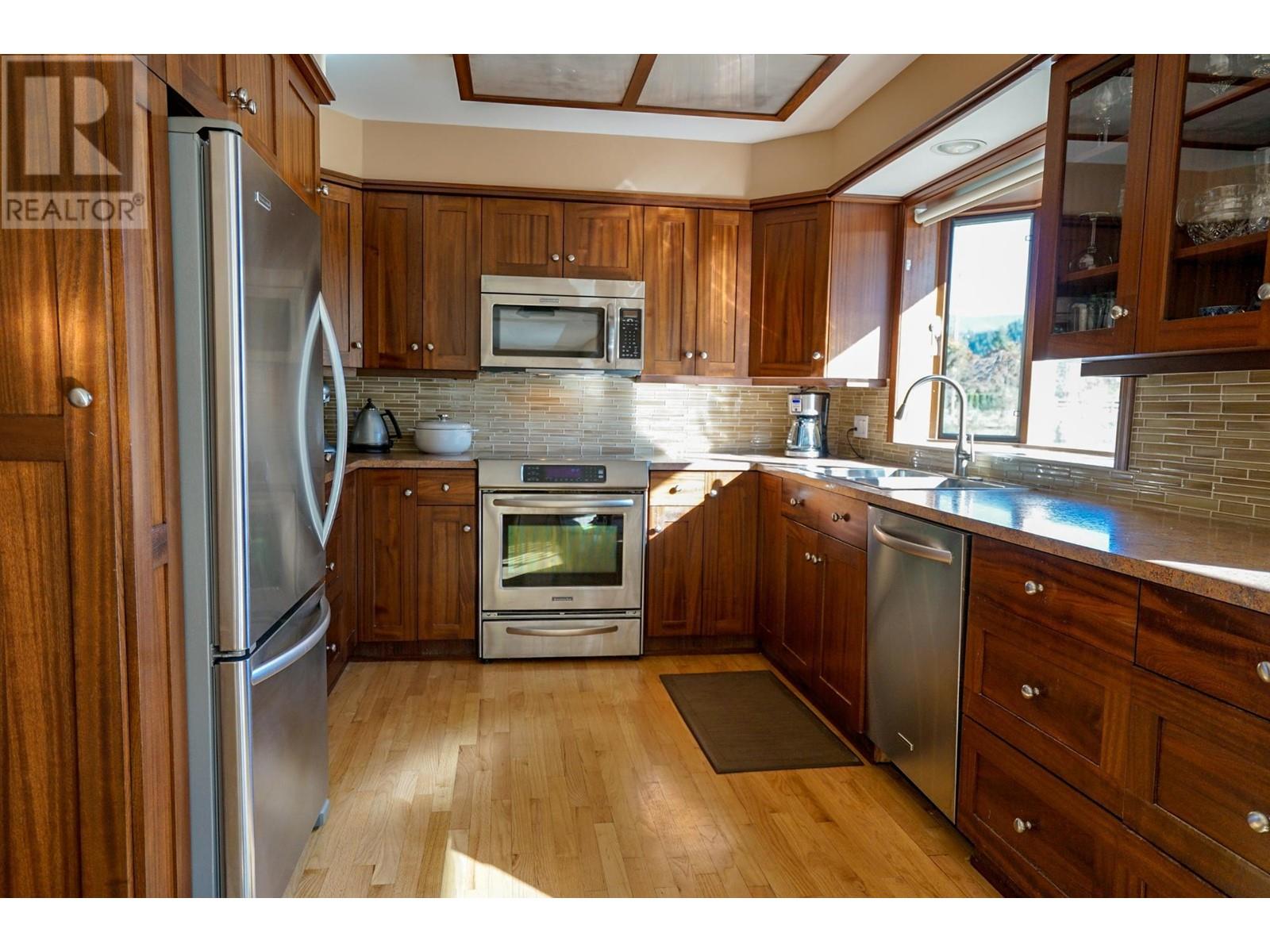 2697 SHOREACRES Road, Castlegar