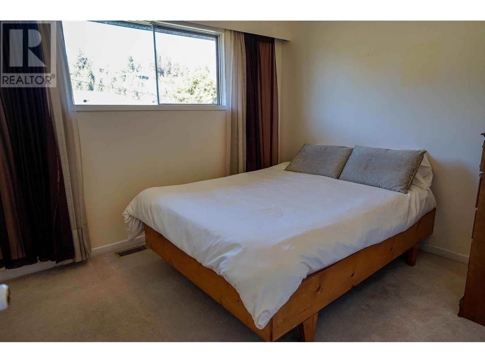 2697 SHOREACRES Road, Castlegar