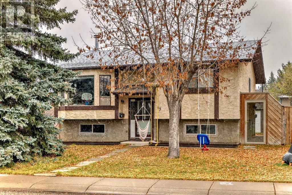 Single Family House Bi-level for Sale in  Bernard Place NW Beddington Heights Calgary 