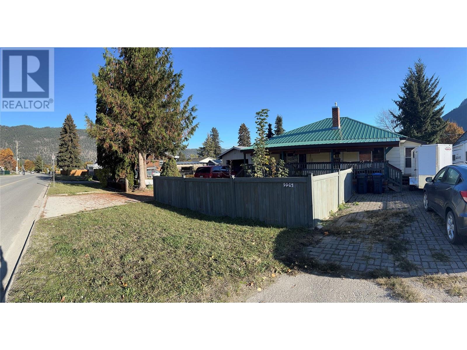 225 Pine Street, Chase