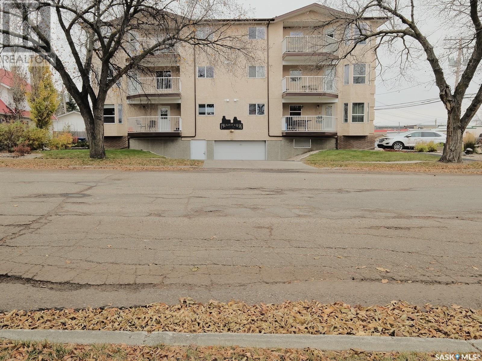 Photo 1 of 204 114 3rd Avenue E, Rosetown SK