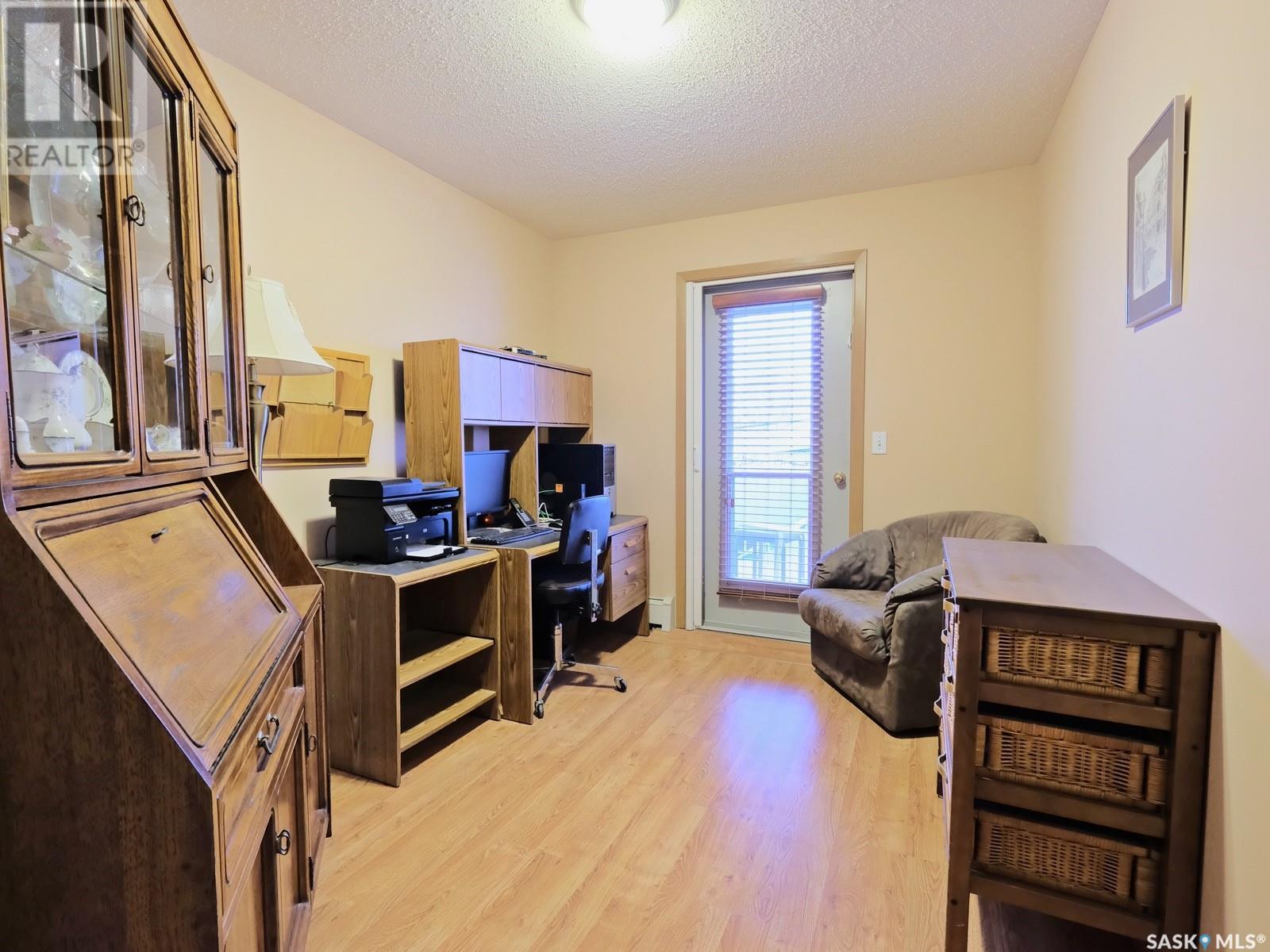 Photo 14 of 204 114 3rd Avenue E, Rosetown SK