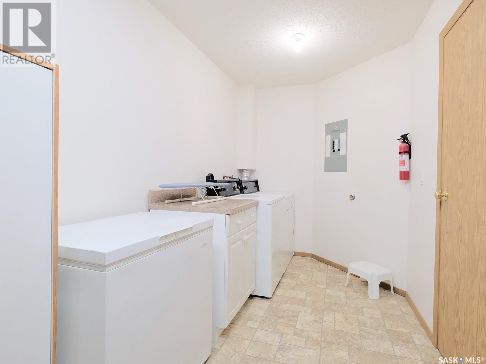 Photo 20 of 204 114 3rd Avenue E, Rosetown SK