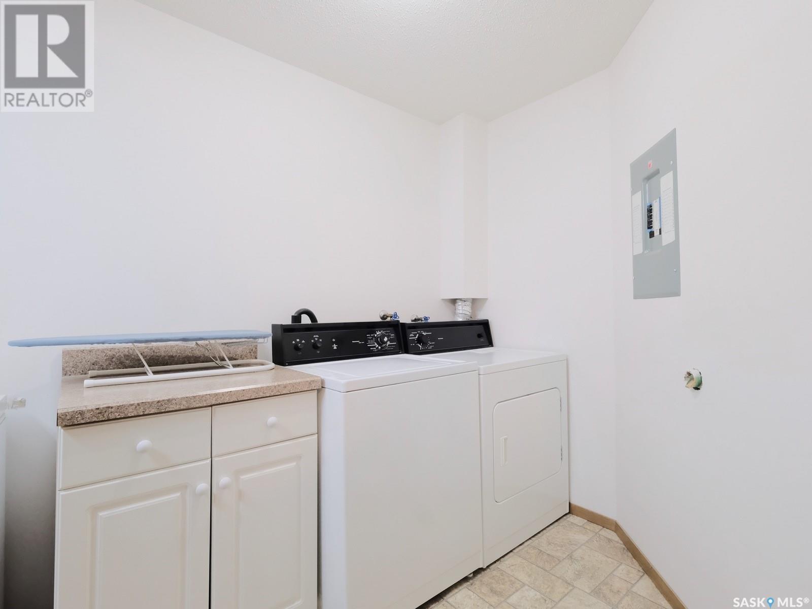 Photo 21 of 204 114 3rd Avenue E, Rosetown SK