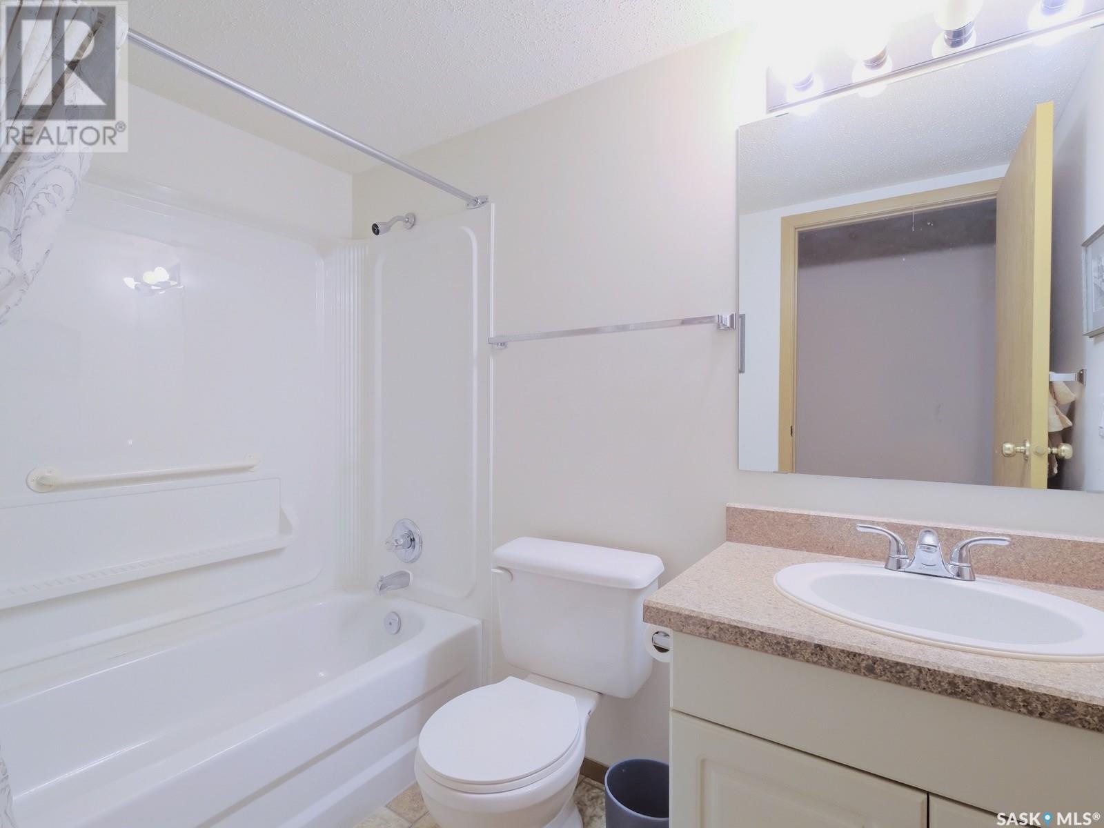 Photo 23 of 204 114 3rd Avenue E, Rosetown SK