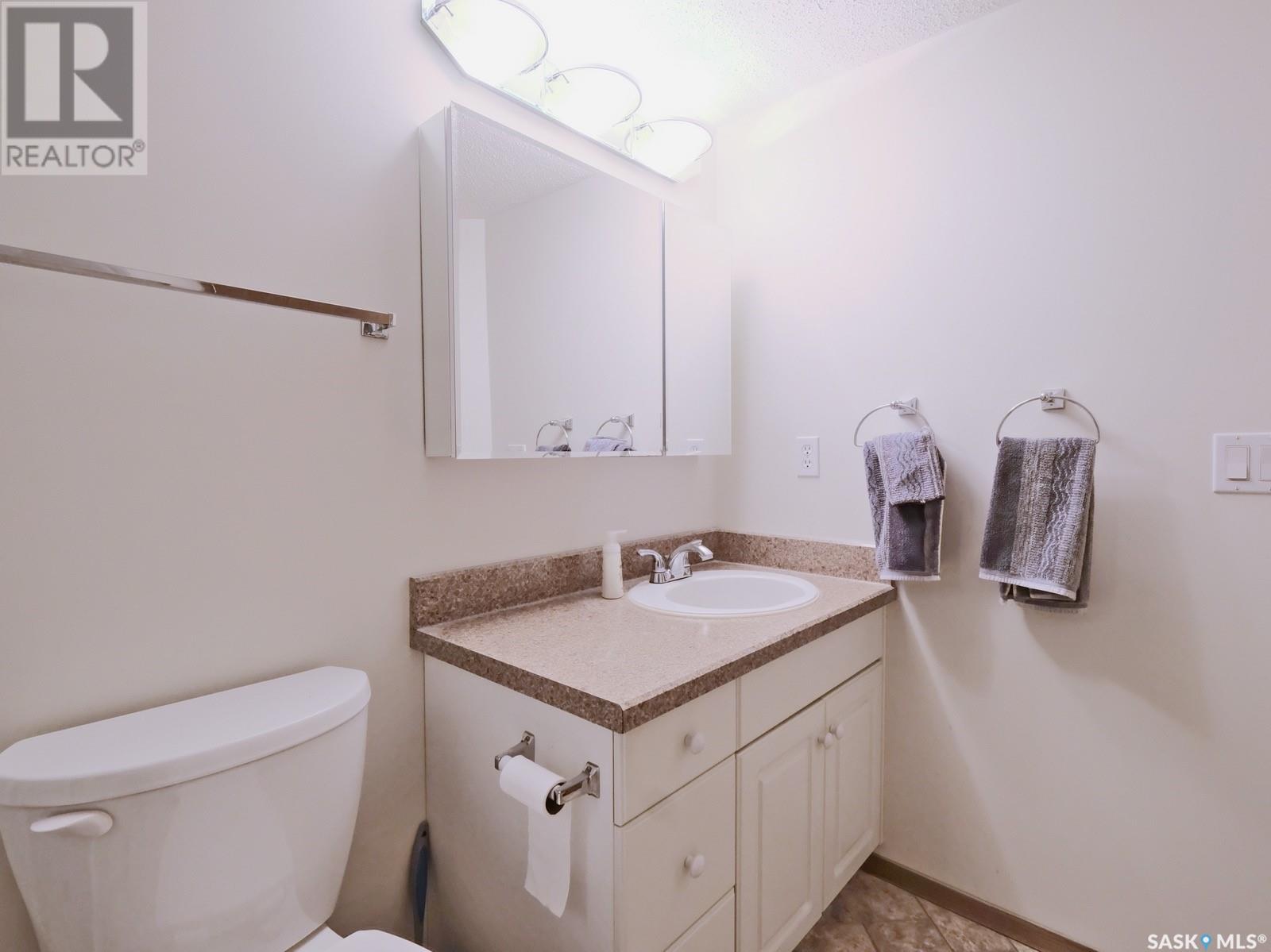 Photo 26 of 204 114 3rd Avenue E, Rosetown SK